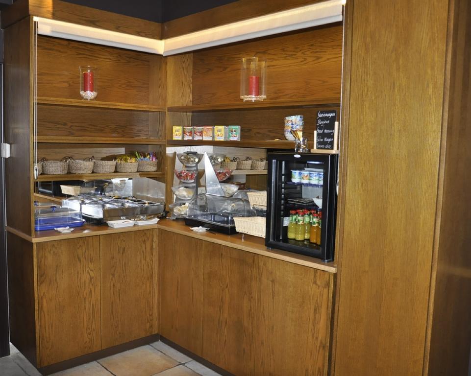 Hotel Brasserie De Beiaard Torhout Room photo